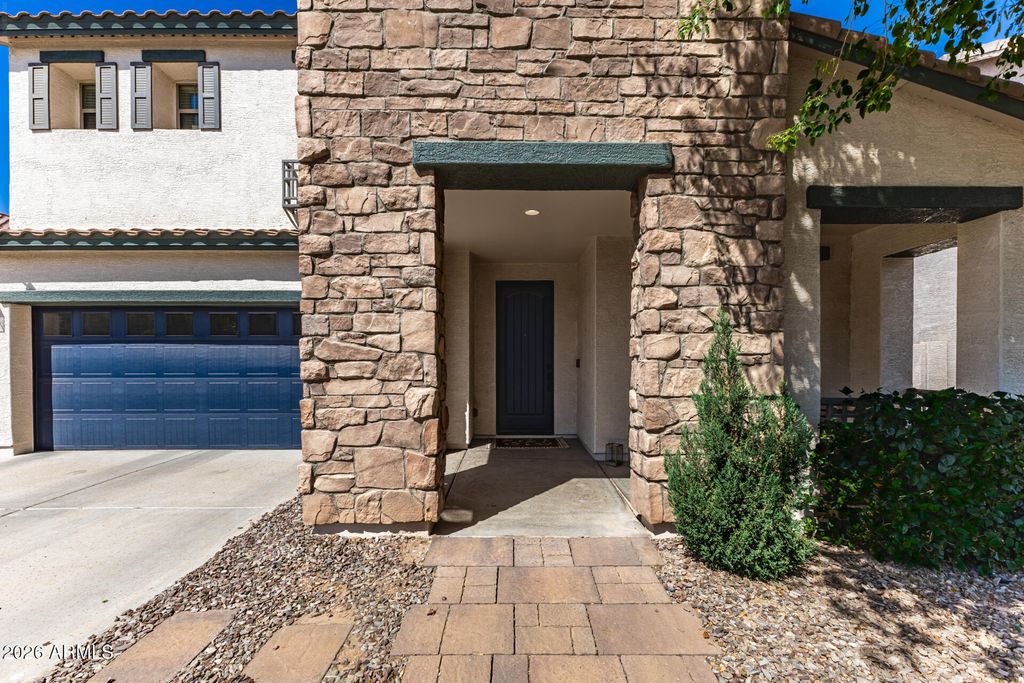 Image 4 of property listing at 4730 S TWINLEAF Drive, Gilbert, AZ 85297