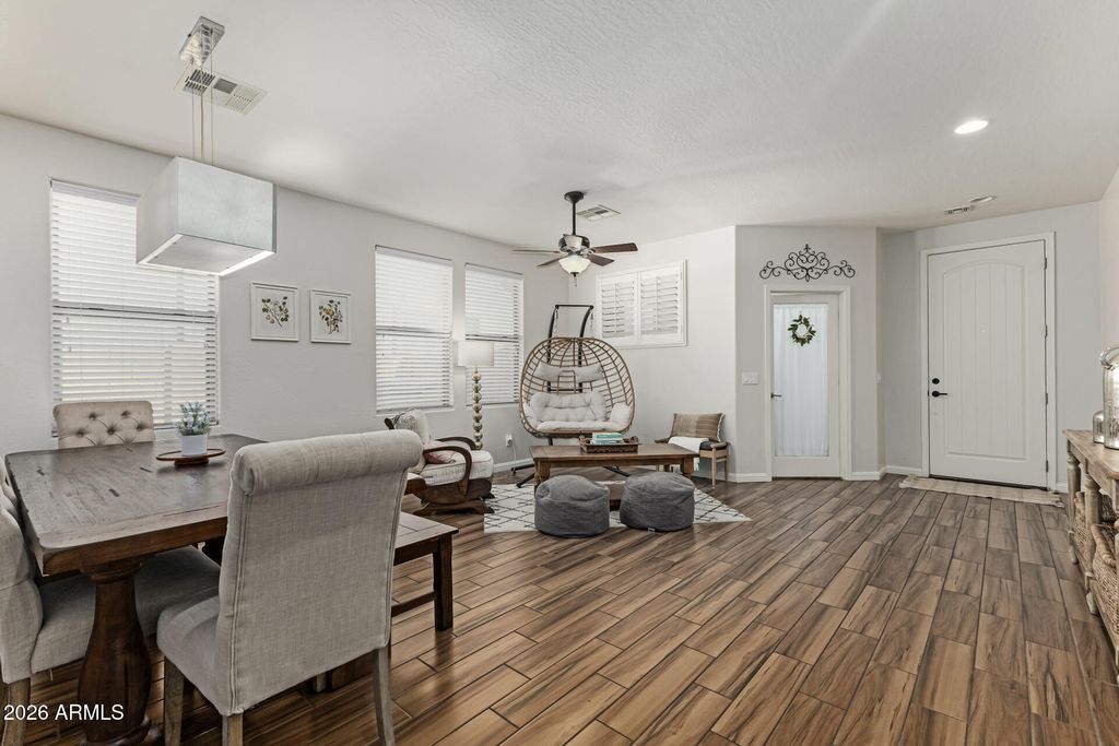 Image 9 of property listing at 4730 S TWINLEAF Drive, Gilbert, AZ 85297