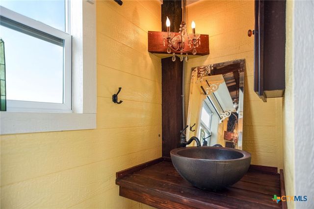 1067 N CR 307, Port Lavaca, TX 77979