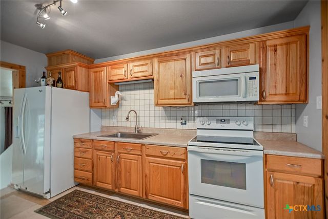 1067 N CR 307, Port Lavaca, TX 77979