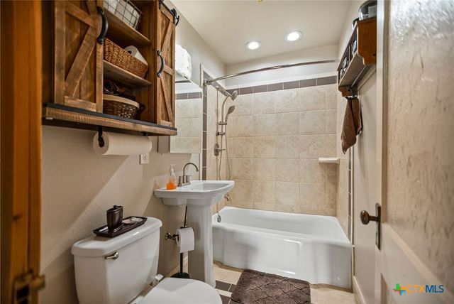 1067 N CR 307, Port Lavaca, TX 77979