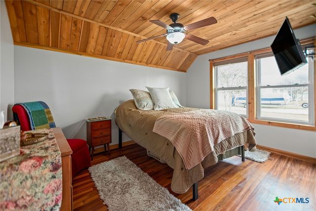 1067 N CR 307, Port Lavaca, TX 77979