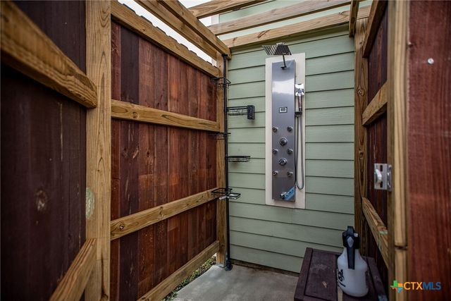 1067 N CR 307, Port Lavaca, TX 77979