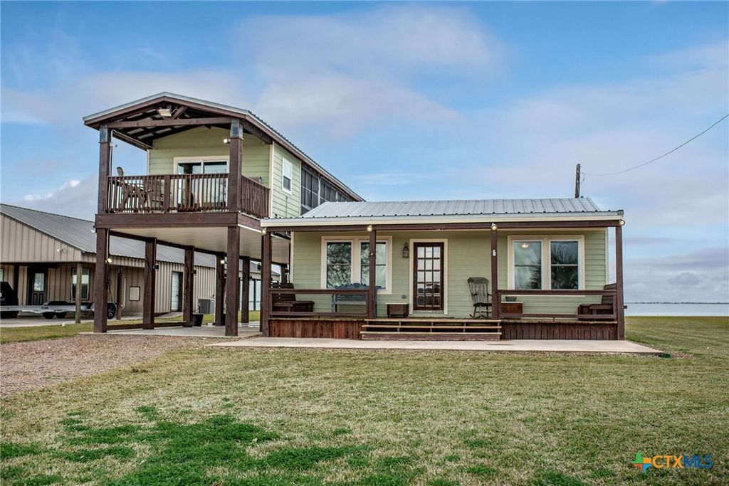 1067 N CR 307, Port Lavaca, TX 77979