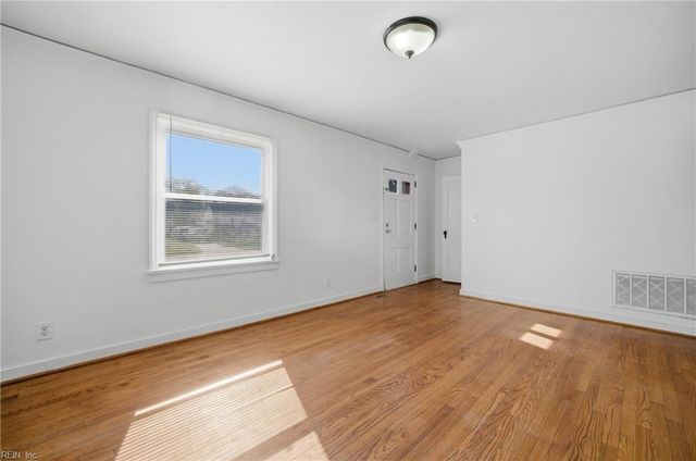 8119 Kenwood DR, Norfolk, VA 23518