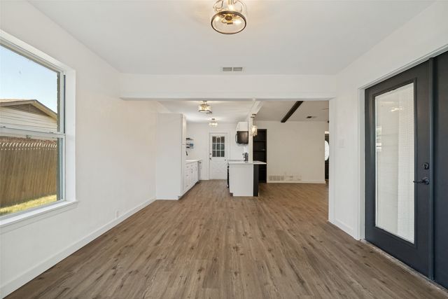 1907 Armstrong Street, Cleburne, TX 76033