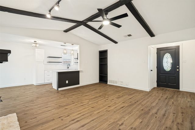1907 Armstrong Street, Cleburne, TX 76033