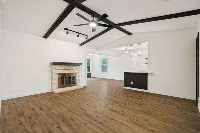 1907 Armstrong Street, Cleburne, TX 76033