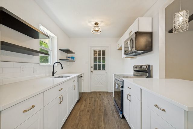1907 Armstrong Street, Cleburne, TX 76033