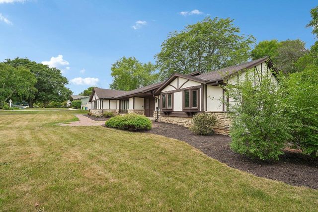 3665 Shadybrook PLACE, Brookfield, WI 53005