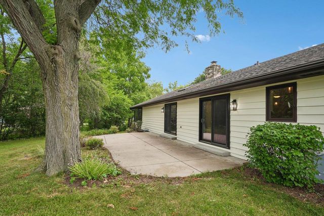 3665 Shadybrook PLACE, Brookfield, WI 53005