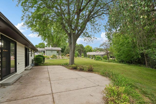 3665 Shadybrook PLACE, Brookfield, WI 53005