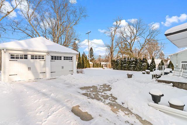 11829 Stuart Street, Grand Blanc, MI 48439