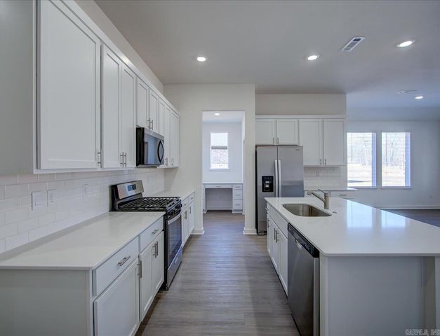 104 Mikah Drive, Maumelle, AR 72113