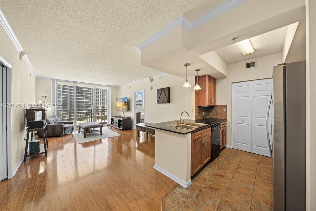 2000 N Bayshore Dr 1005, Miami, FL 33137