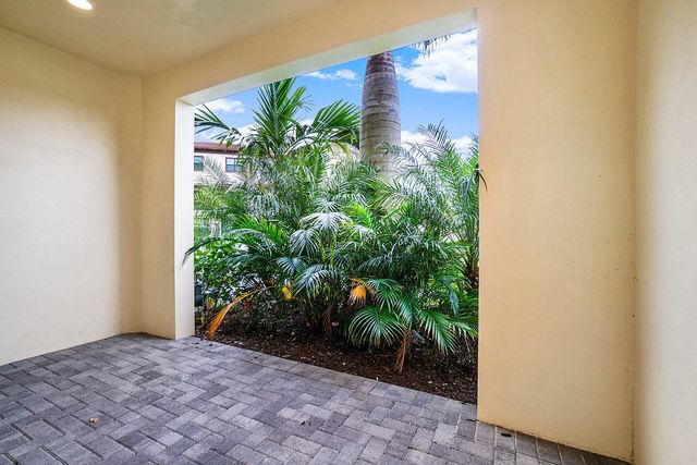 4122 Faraday Way, Palm Beach Gardens, FL 33418