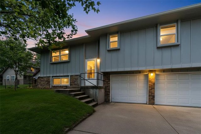 102 Cooper Street, Buckner, MO 64016