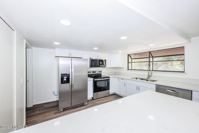 1241 N Camino Seco, Tucson, AZ 85715