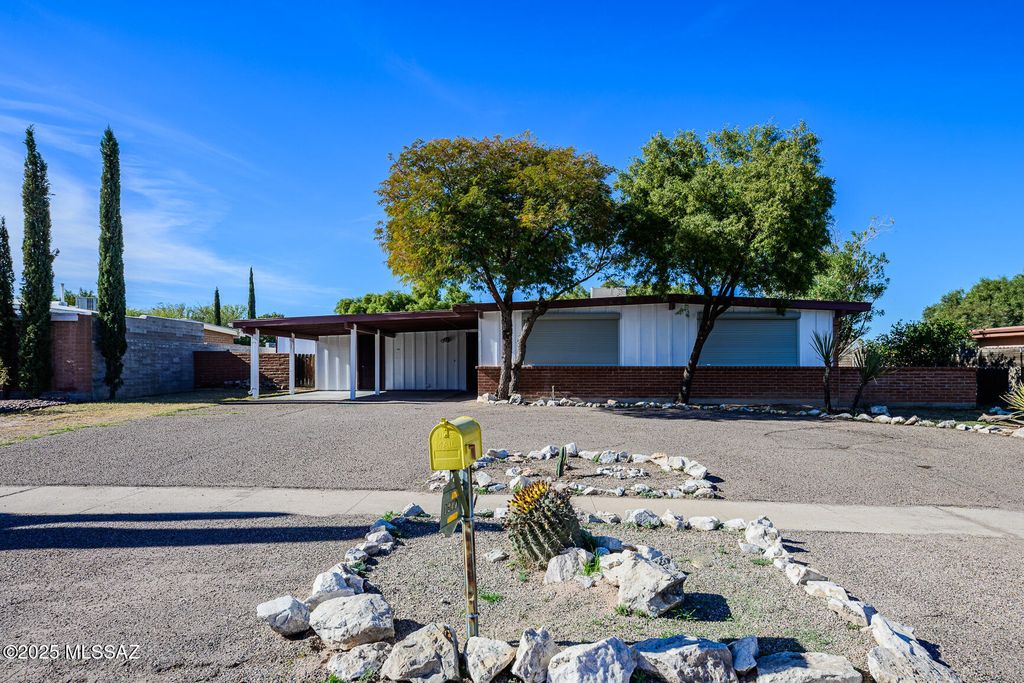 1241 N Camino Seco, Tucson, AZ 85715