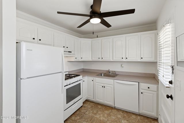 3 Myrtle Avenue A, Eatontown, NJ 07724