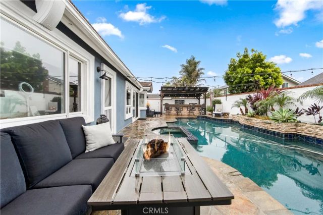 5522 Mossvale Circle, Huntington Beach, CA 92649