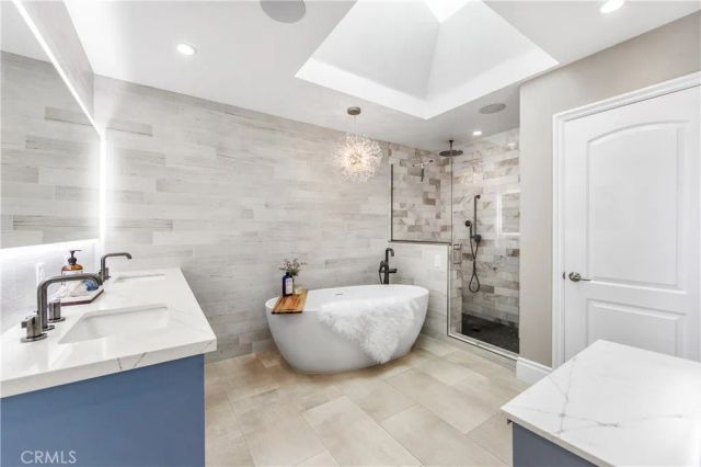5522 Mossvale Circle, Huntington Beach, CA 92649