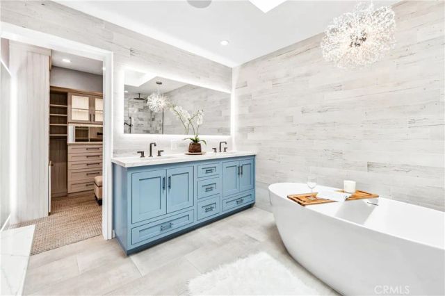 5522 Mossvale Circle, Huntington Beach, CA 92649