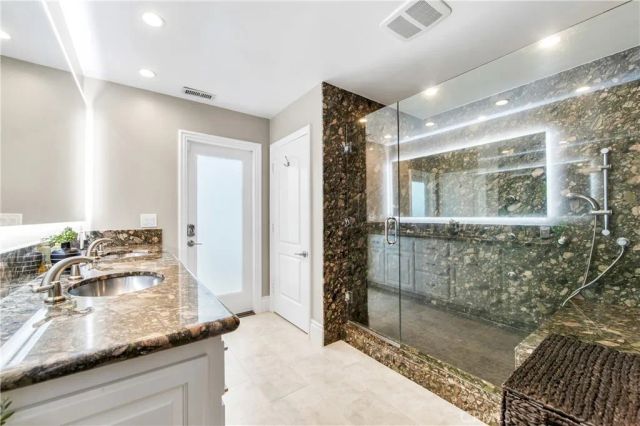 5522 Mossvale Circle, Huntington Beach, CA 92649