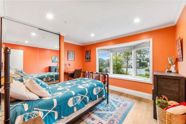 5522 Mossvale Circle, Huntington Beach, CA 92649