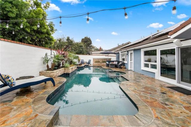 5522 Mossvale Circle, Huntington Beach, CA 92649