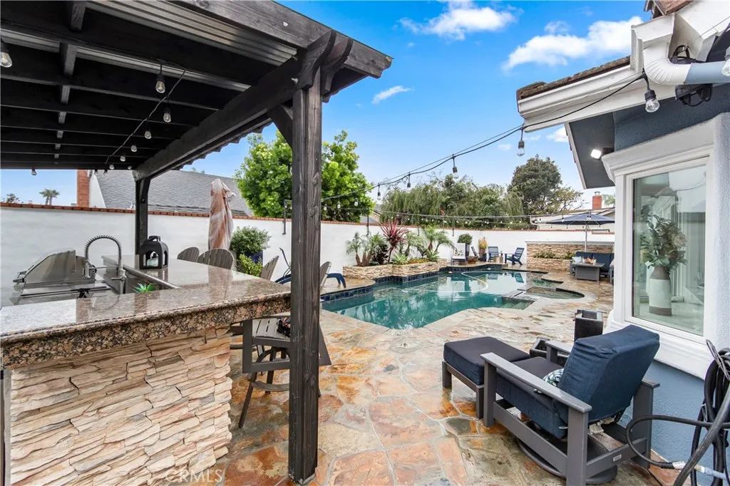 5522 Mossvale Circle, Huntington Beach, CA 92649