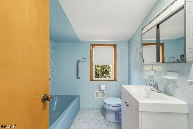 454 Lasalle Ave, Hasbrouck Heights Boro, NJ 07604