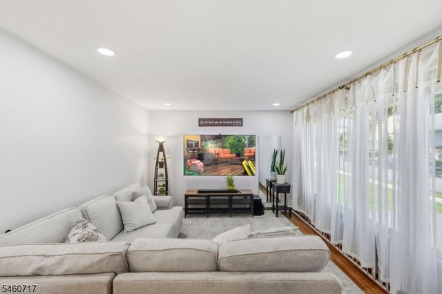 454 Lasalle Ave, Hasbrouck Heights Boro, NJ 07604