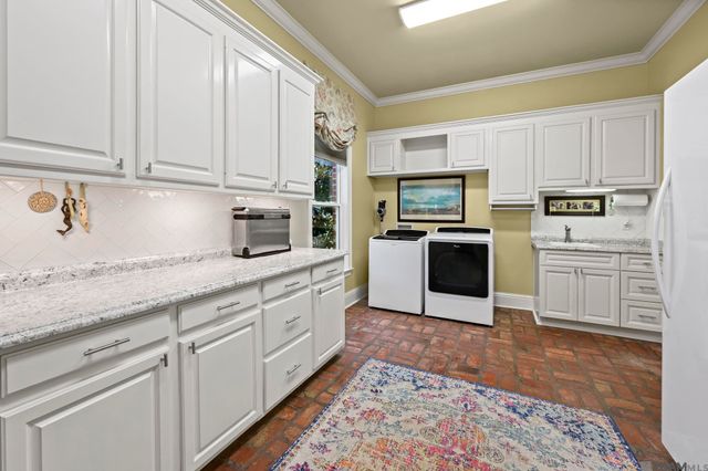 6895 Hunters Way Dr, Denham Springs, LA 70726