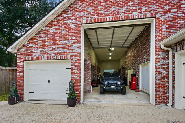 6895 Hunters Way Dr, Denham Springs, LA 70726