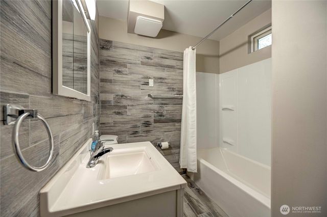 211 W Harvard Avenue, Shelton, WA 98584