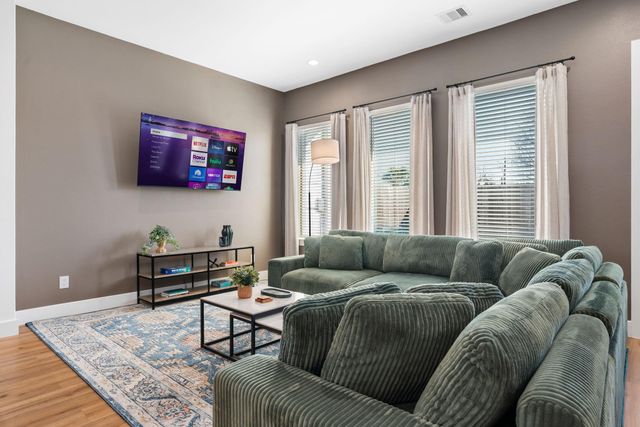 2710 Noble Street, Houston, TX 77026