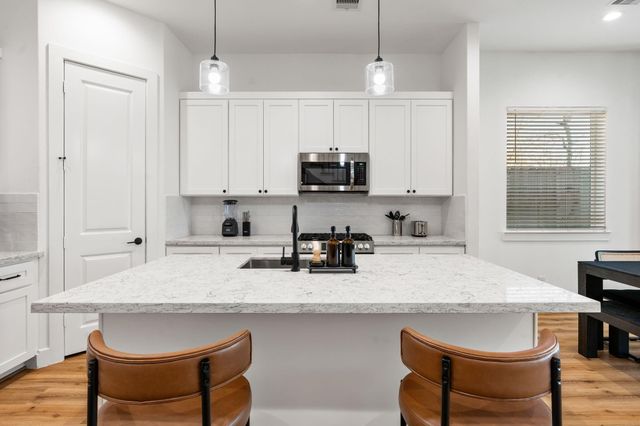 2710 Noble Street, Houston, TX 77026