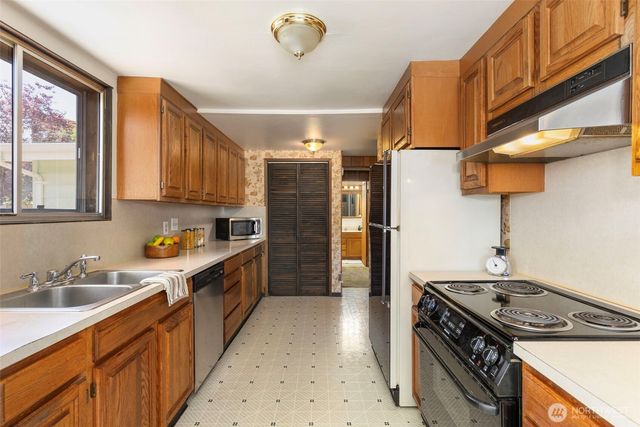 3105 13th Street, Bremerton, WA 98312