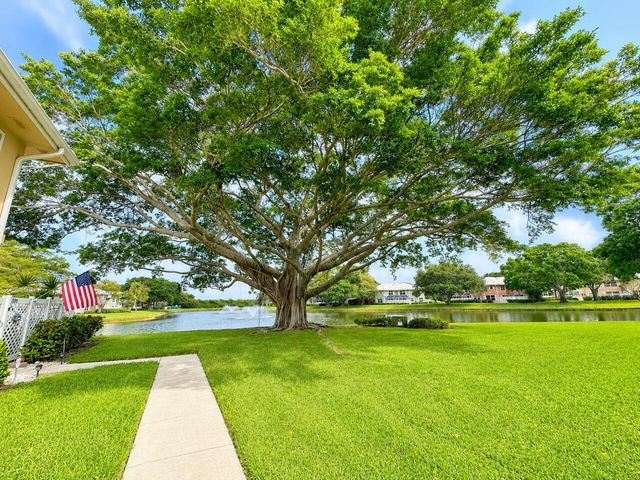 3115 Kingston Court, West Palm Beach, FL 33409
