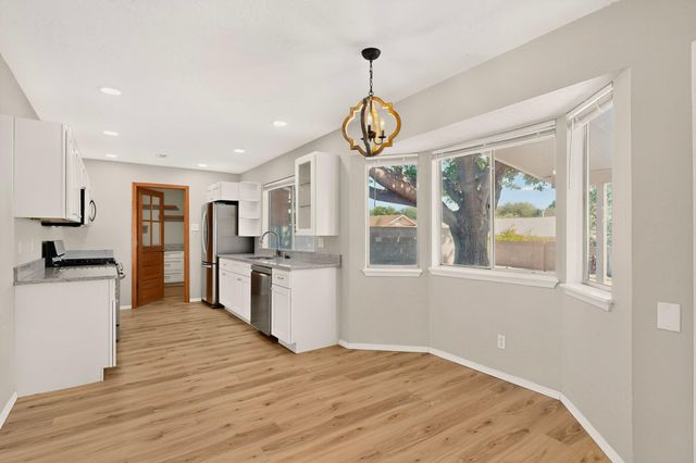6424 Louise Place NE, Albuquerque, NM 87109