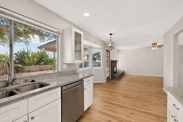 6424 Louise Place NE, Albuquerque, NM 87109