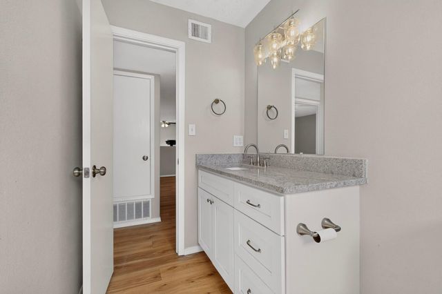 6424 Louise Place NE, Albuquerque, NM 87109