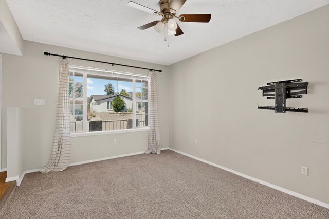 6424 Louise Place NE, Albuquerque, NM 87109
