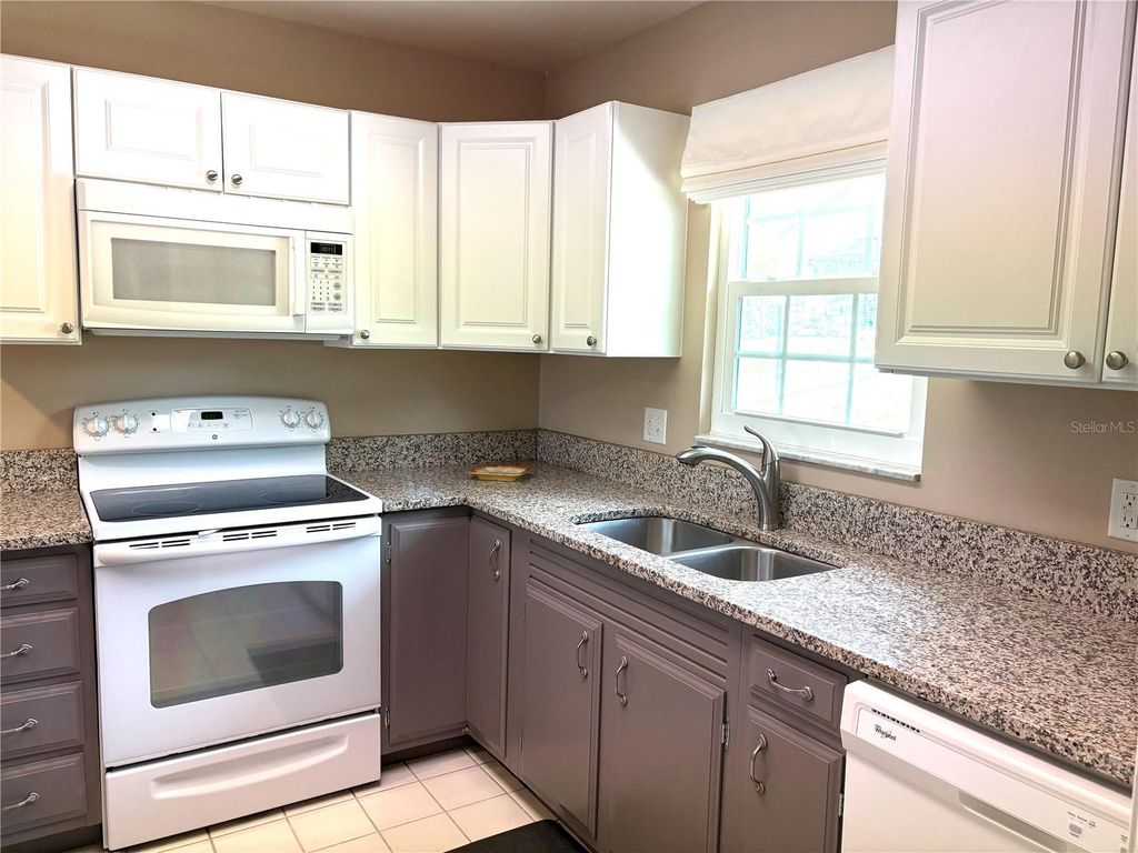 Image 2 of property listing at 1152 VILLA LANE 104, Apopka, FL 32712