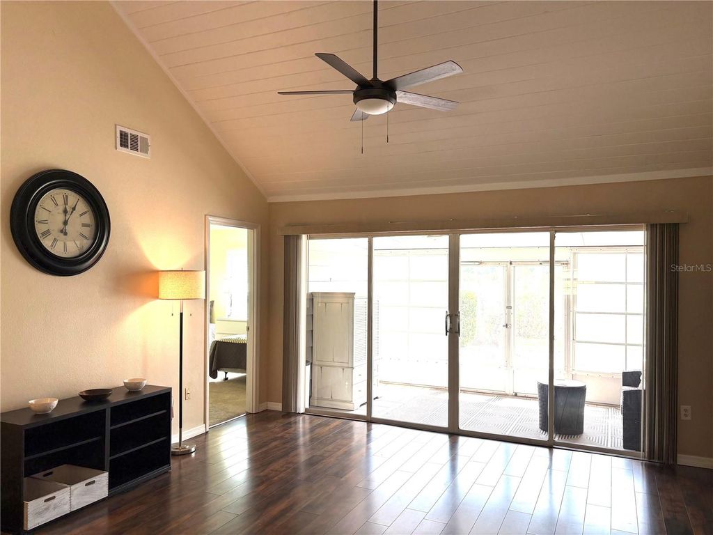 Image 7 of property listing at 1152 VILLA LANE 104, Apopka, FL 32712