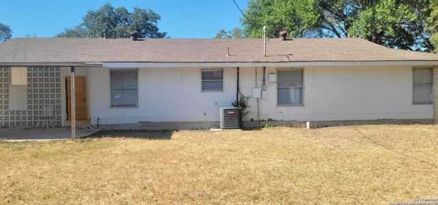 302 E Byrd, Universal City, TX 78148