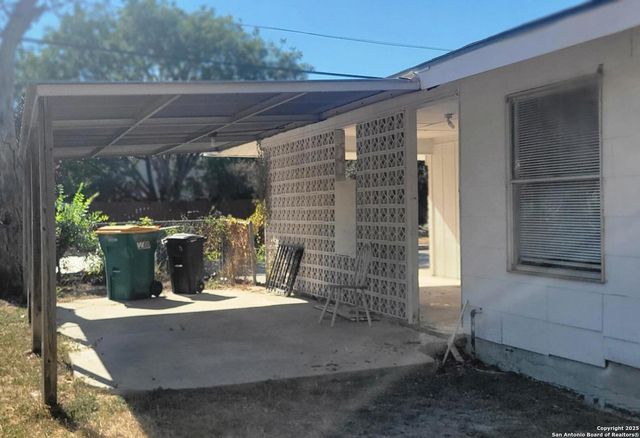 302 E Byrd, Universal City, TX 78148