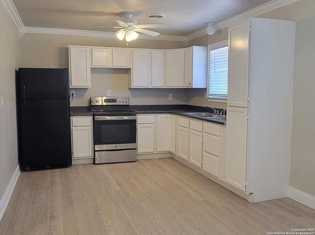 302 E Byrd, Universal City, TX 78148