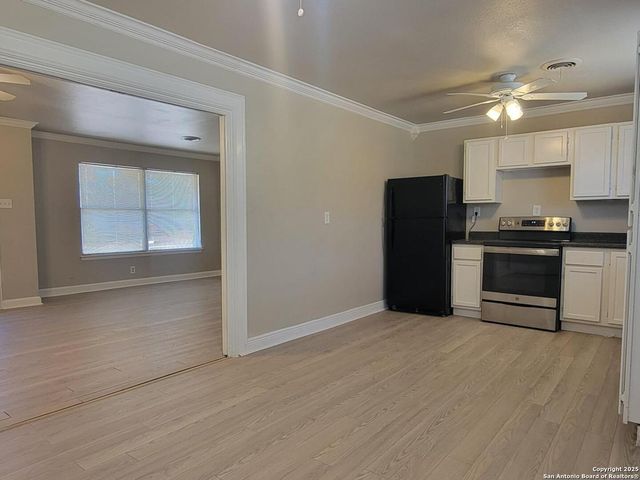 302 E Byrd, Universal City, TX 78148